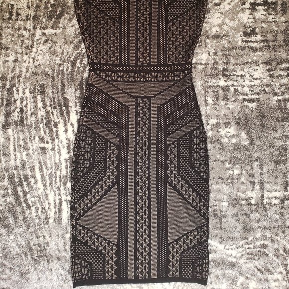 Sleeveless Black and Beige knitted Pattern Mini Dress - Picture 2 of 6